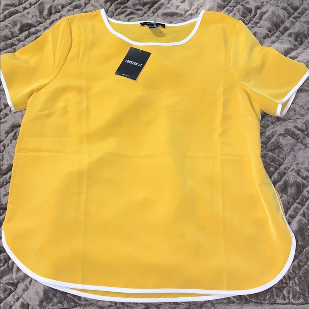 🌺Mustard Yellow Top NWT🌺
